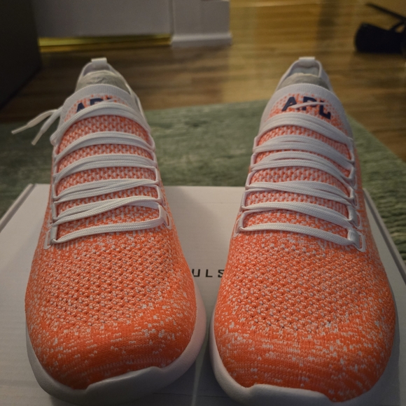 APL Shoes - APL Techloom Breeze Mens 9.5 Women's 11 White/Impulse Red/Ombre Unisex & NIB